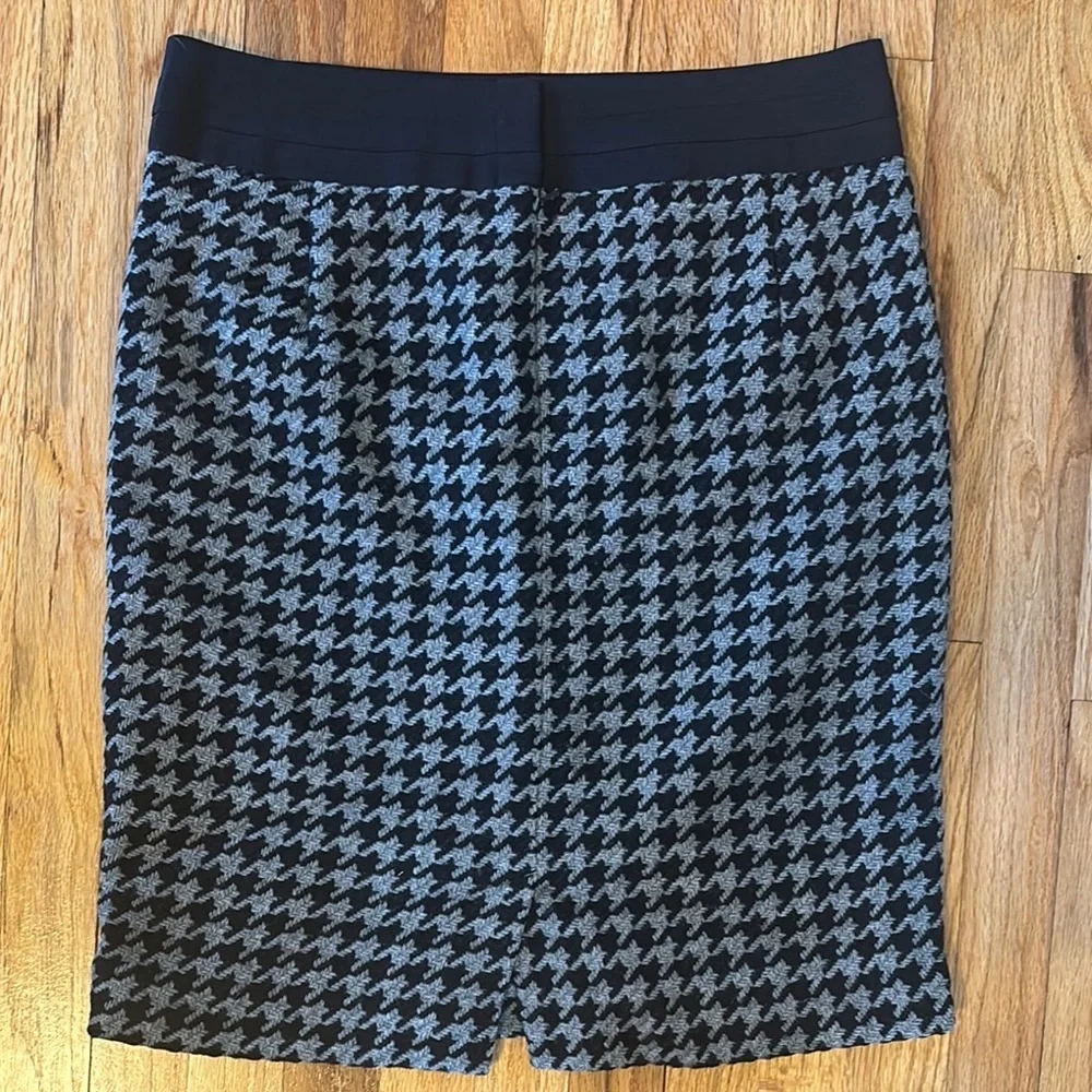 DKNY Wool Houndstooth Knee Length Pencil Skirt Sz 10 Black Grey Office Boardroom